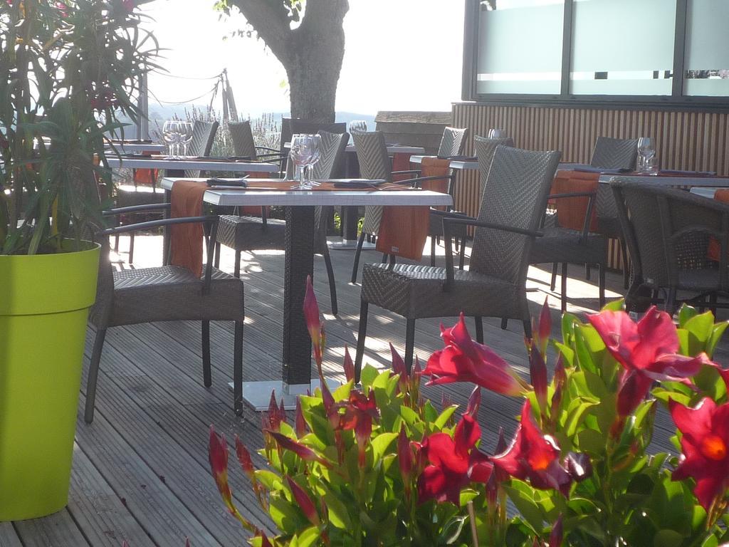 Logis Le Saint Cyr Hotel Montmelard Kültér fotó