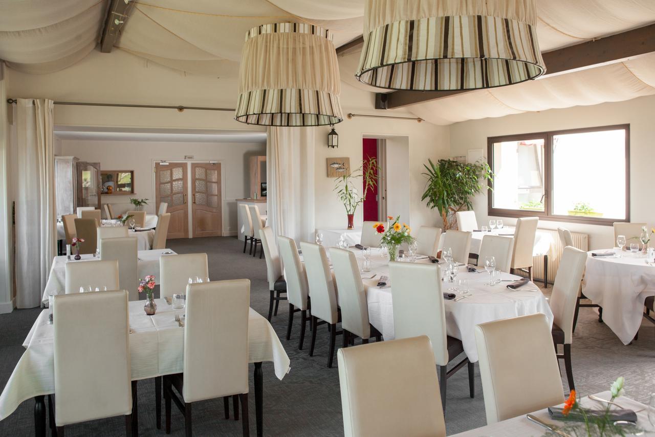 Logis Le Saint Cyr Hotel Montmelard Kültér fotó