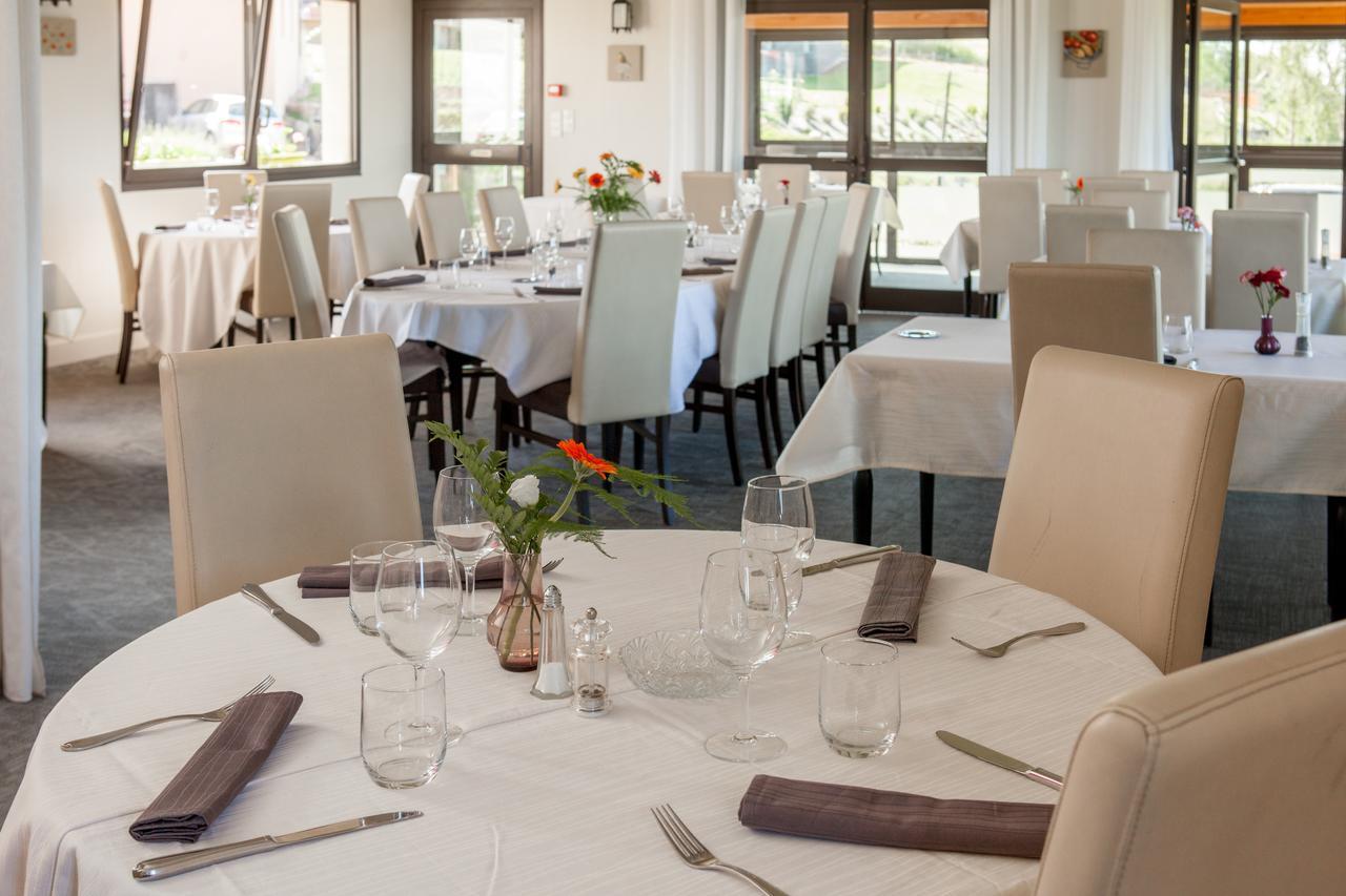Logis Le Saint Cyr Hotel Montmelard Kültér fotó