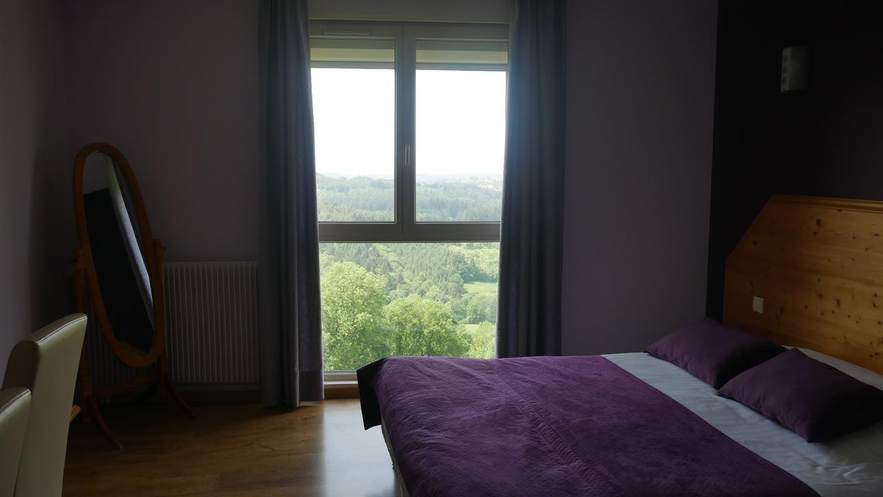Logis Le Saint Cyr Hotel Montmelard Kültér fotó
