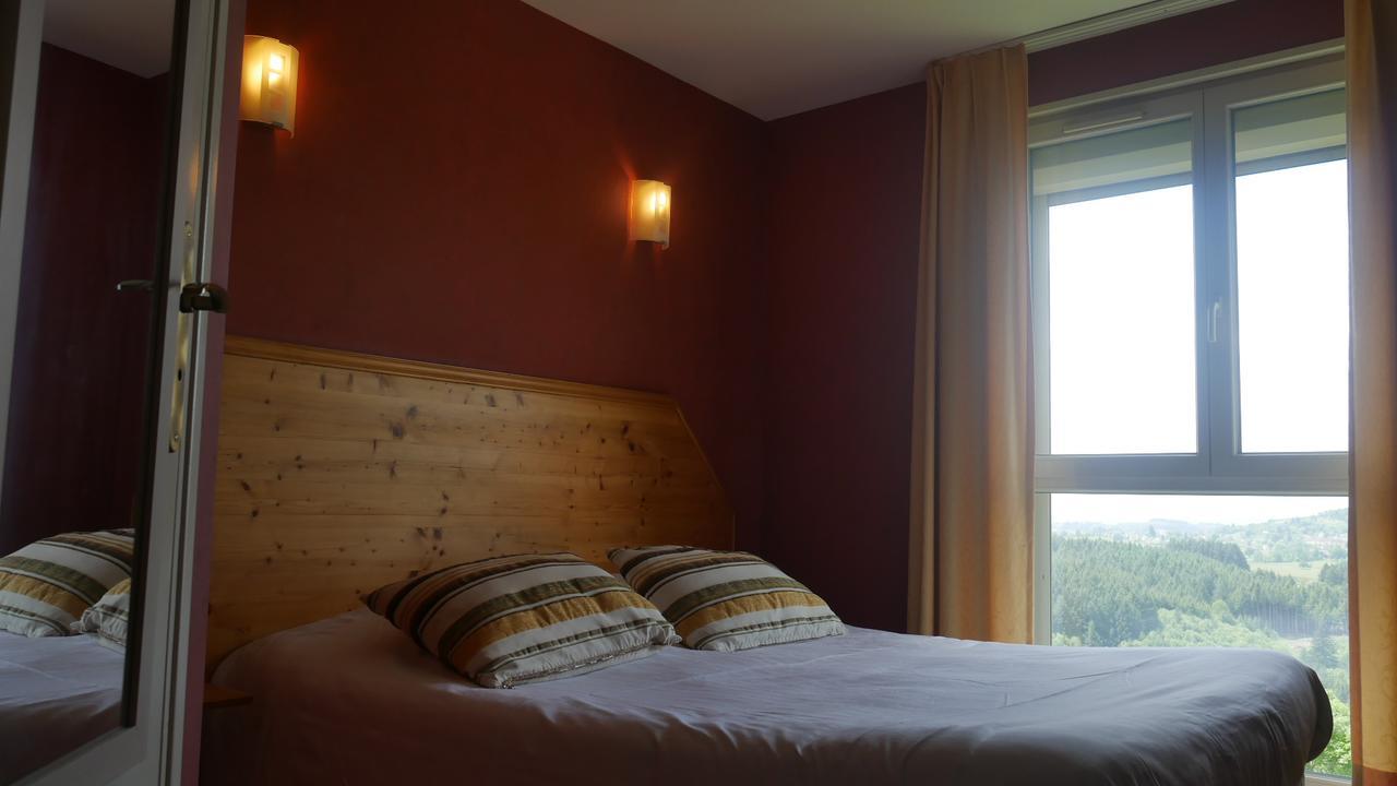 Logis Le Saint Cyr Hotel Montmelard Kültér fotó
