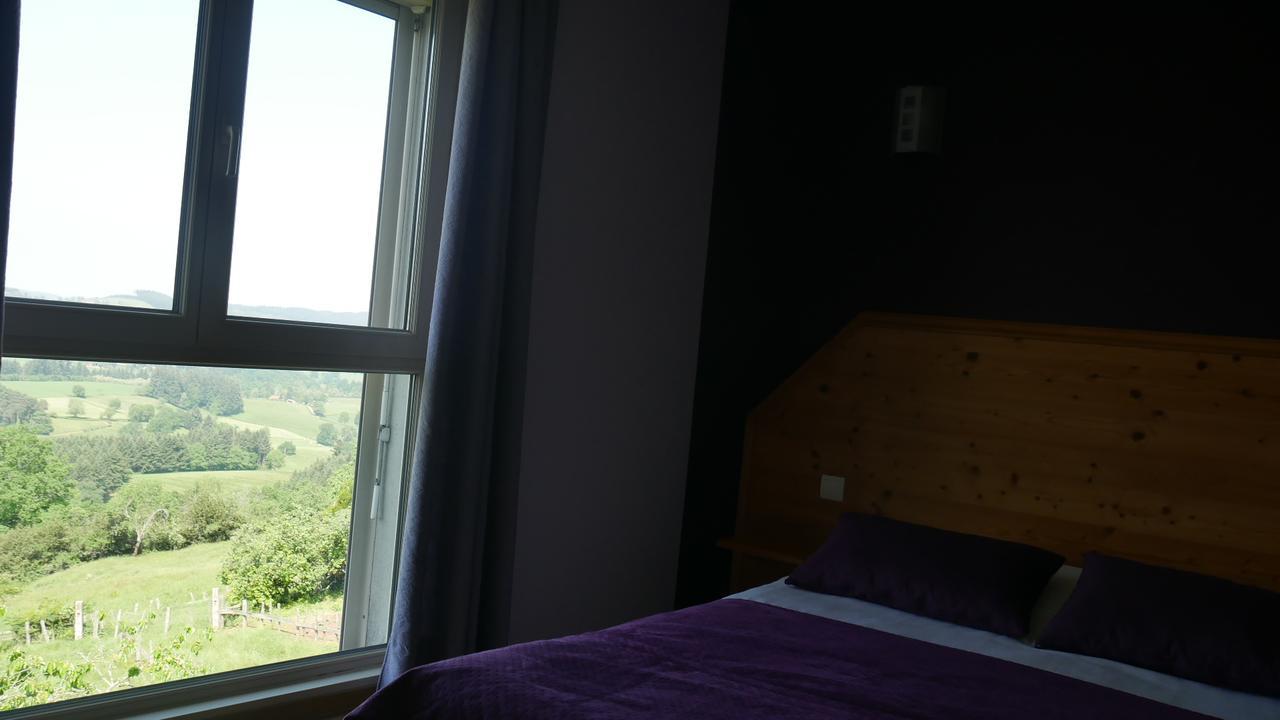 Logis Le Saint Cyr Hotel Montmelard Kültér fotó