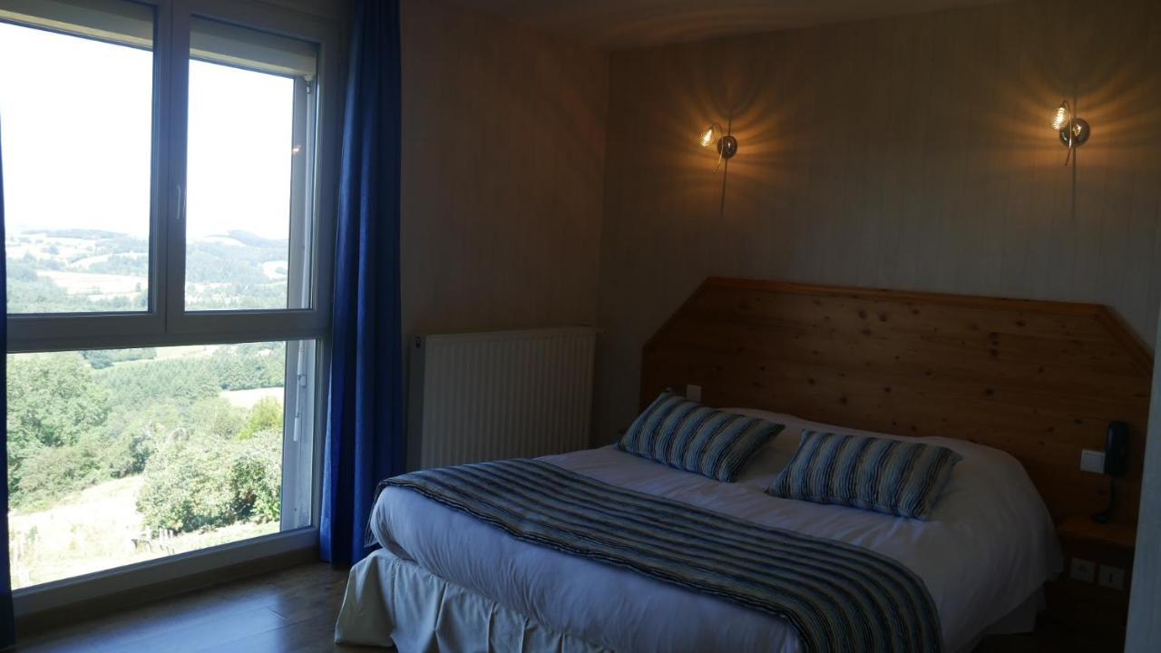 Logis Le Saint Cyr Hotel Montmelard Kültér fotó